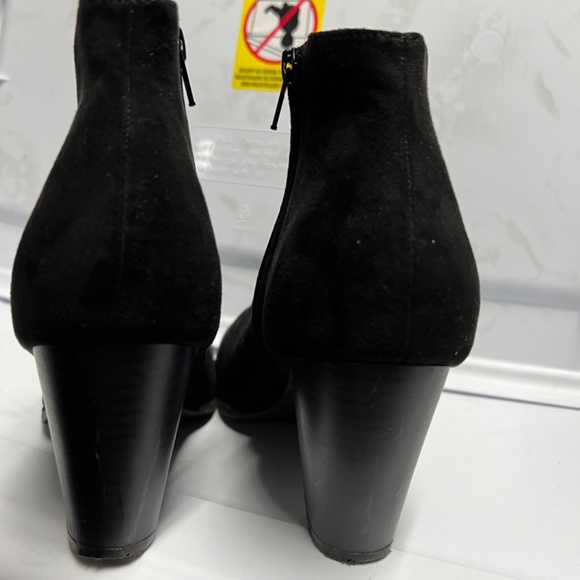Old navy size 8 black booties - Picture 2 of 7